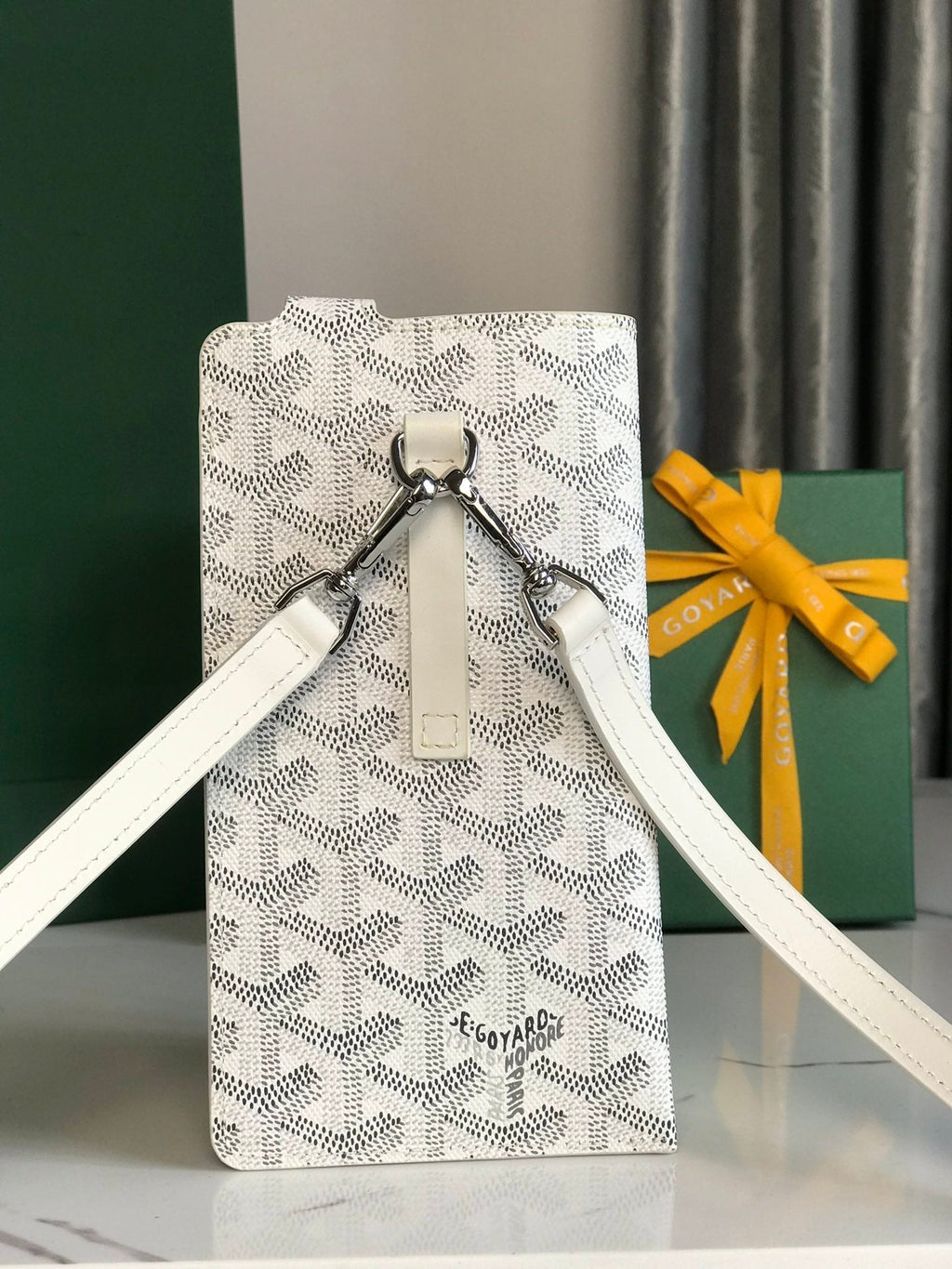 GOYARD MONTMARTRE GM CASE 18 IN WHITE GOYARDINE CANVAS
