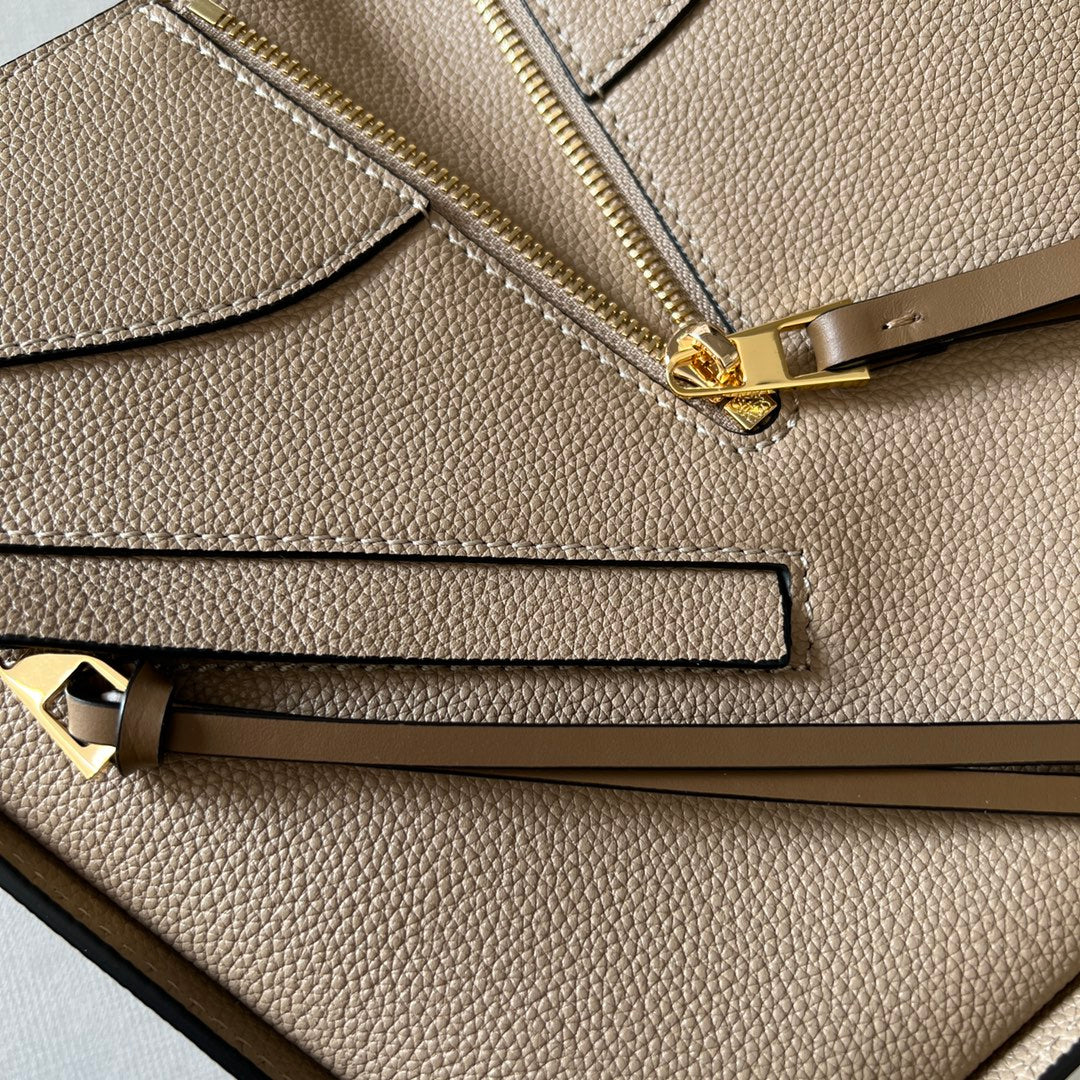 LOEWE LOE MINI 20 HAMMOCK BAG IN SAND BROWN CALFSKIN