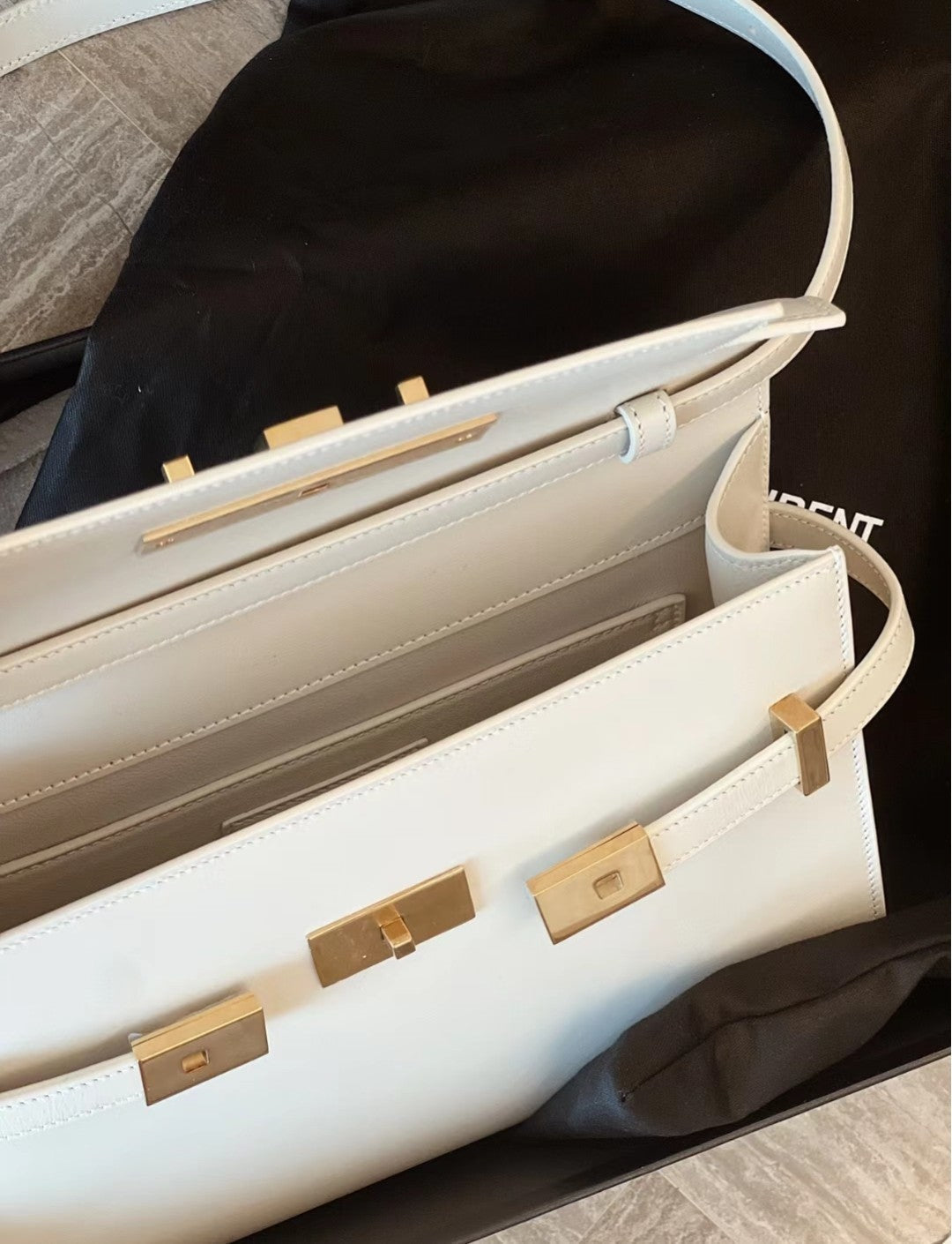 SAINT LAURENT MANHATTAN 29 TOP-HANDLE IN SMOOTH WHITE CALFSKIN