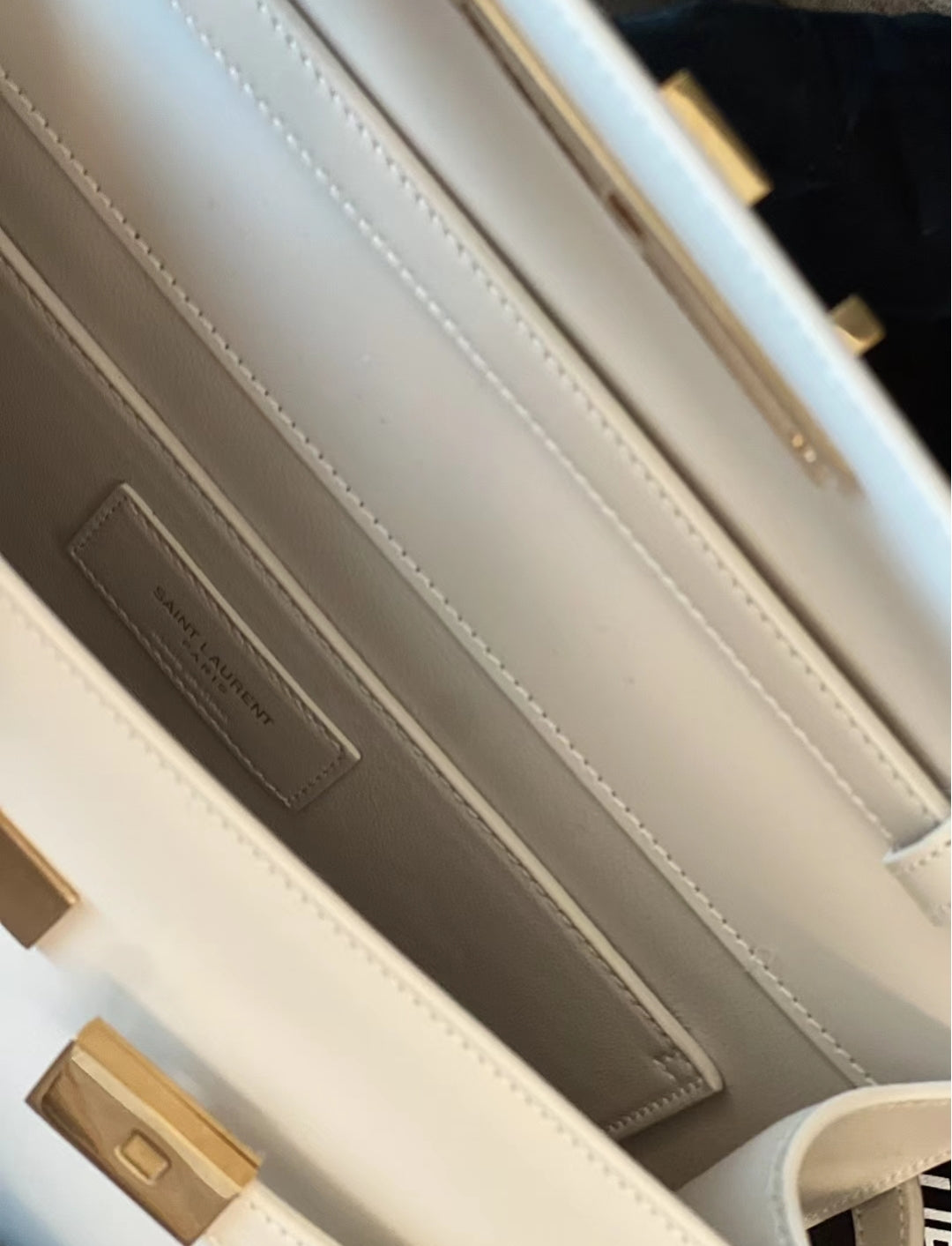 SAINT LAURENT MANHATTAN 29 TOP-HANDLE IN SMOOTH WHITE CALFSKIN