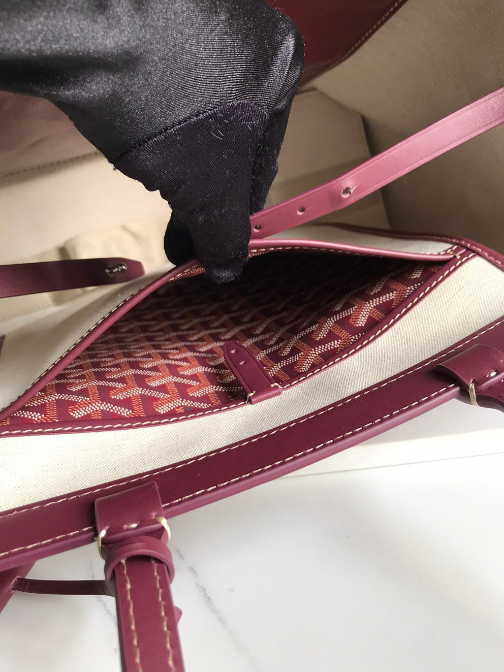 GOYARD BELLECHASSE BIAUDE PM BAG 36 IN WINE RED GOYARDINE CANVAS AND CALFSKIN TRIM