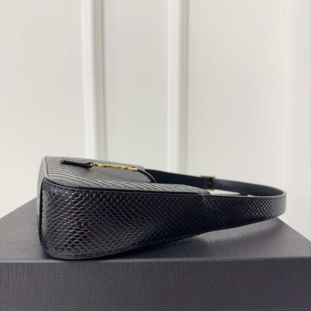 SAINT LAURENT LE 5 À 7 HANDBAG 24 IN SNAKE PATTERN BLACK CALFSKIN