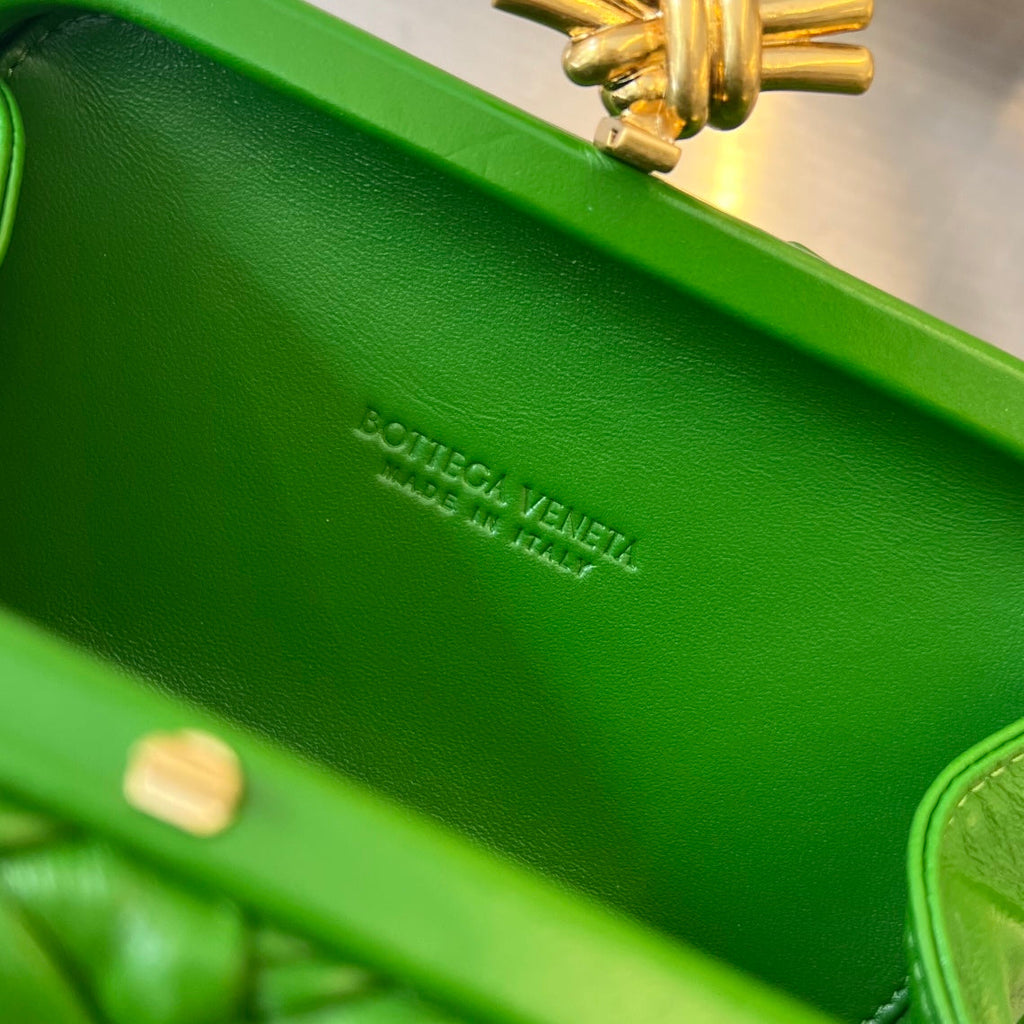 BOTTEGA VENETA KNOT 19 IN EMERALD GREEN LAMBSKIN