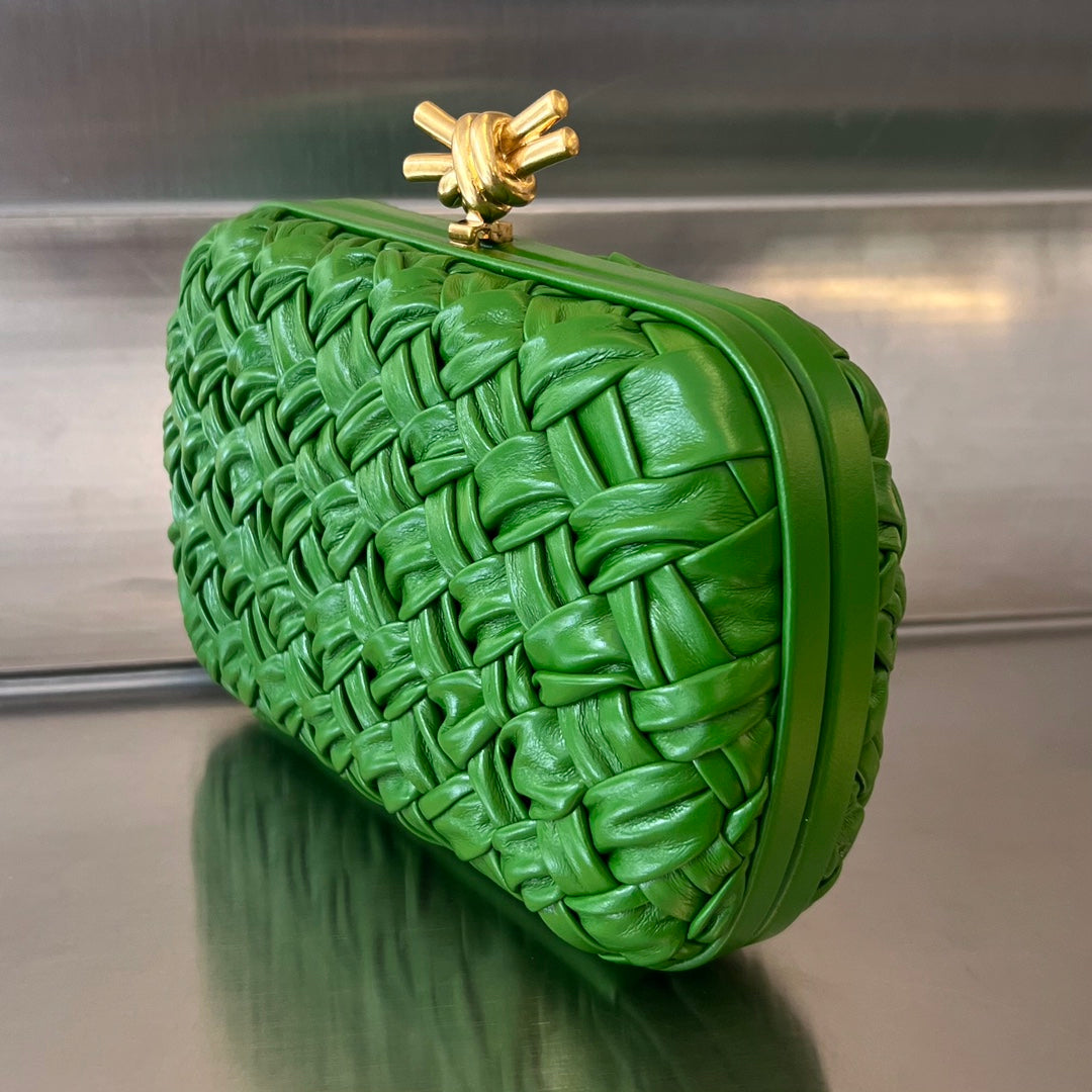 BOTTEGA VENETA KNOT 19 IN EMERALD GREEN LAMBSKIN