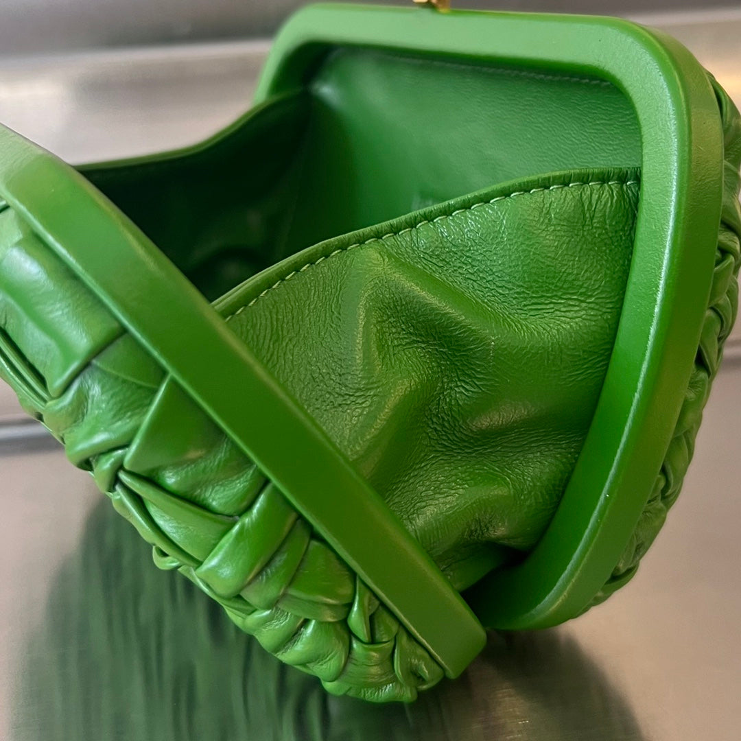 BOTTEGA VENETA KNOT 19 IN EMERALD GREEN LAMBSKIN