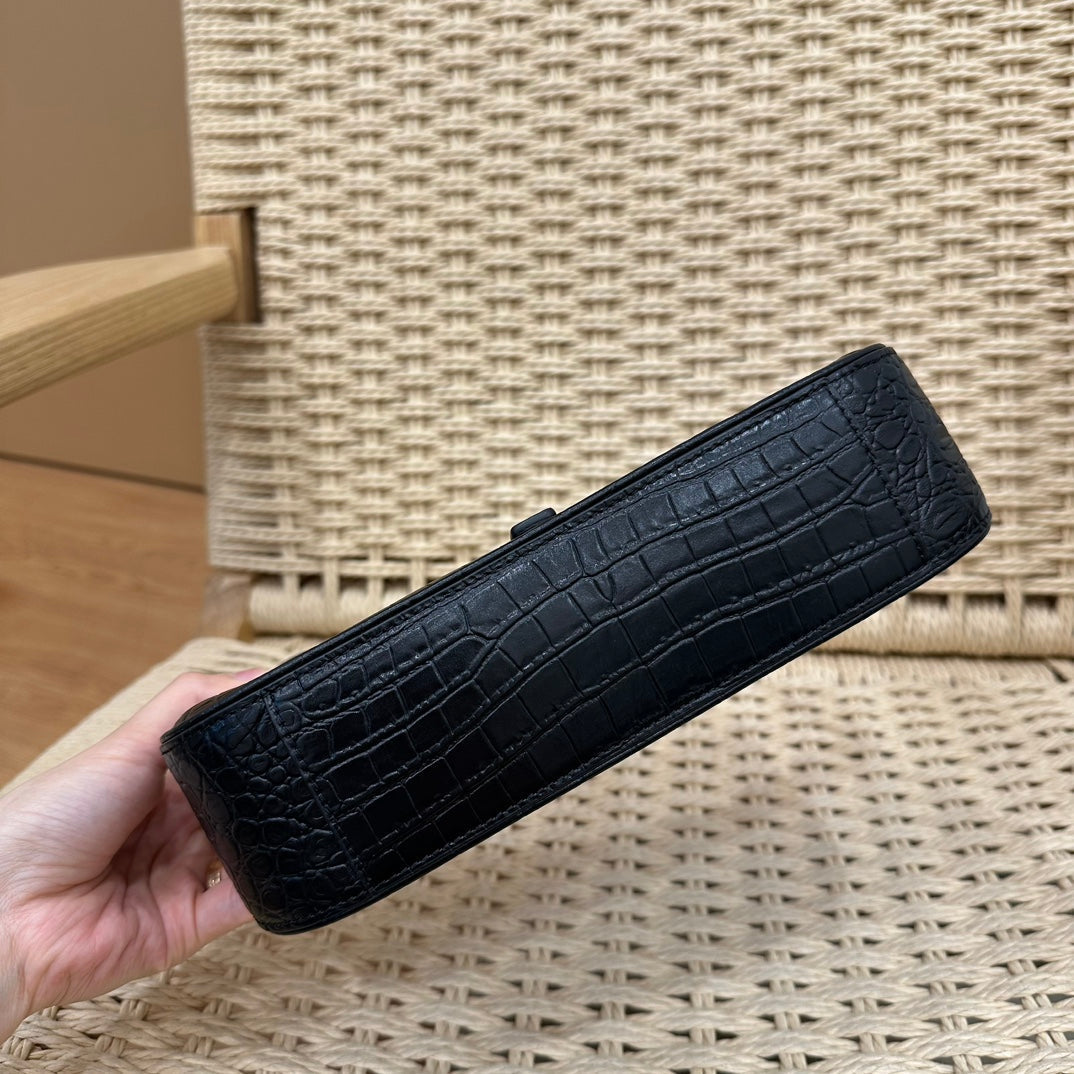 SAINT LAURENT LE 5 À 7 BAG 24 BLACK CALFSKIN HOBO