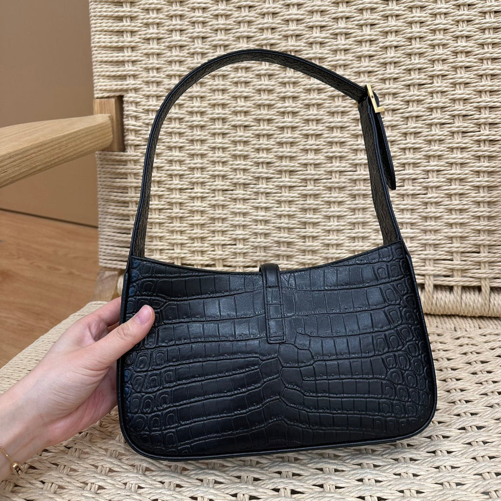 SAINT LAURENT LE 5 À 7 BAG 24 BLACK CALFSKIN HOBO