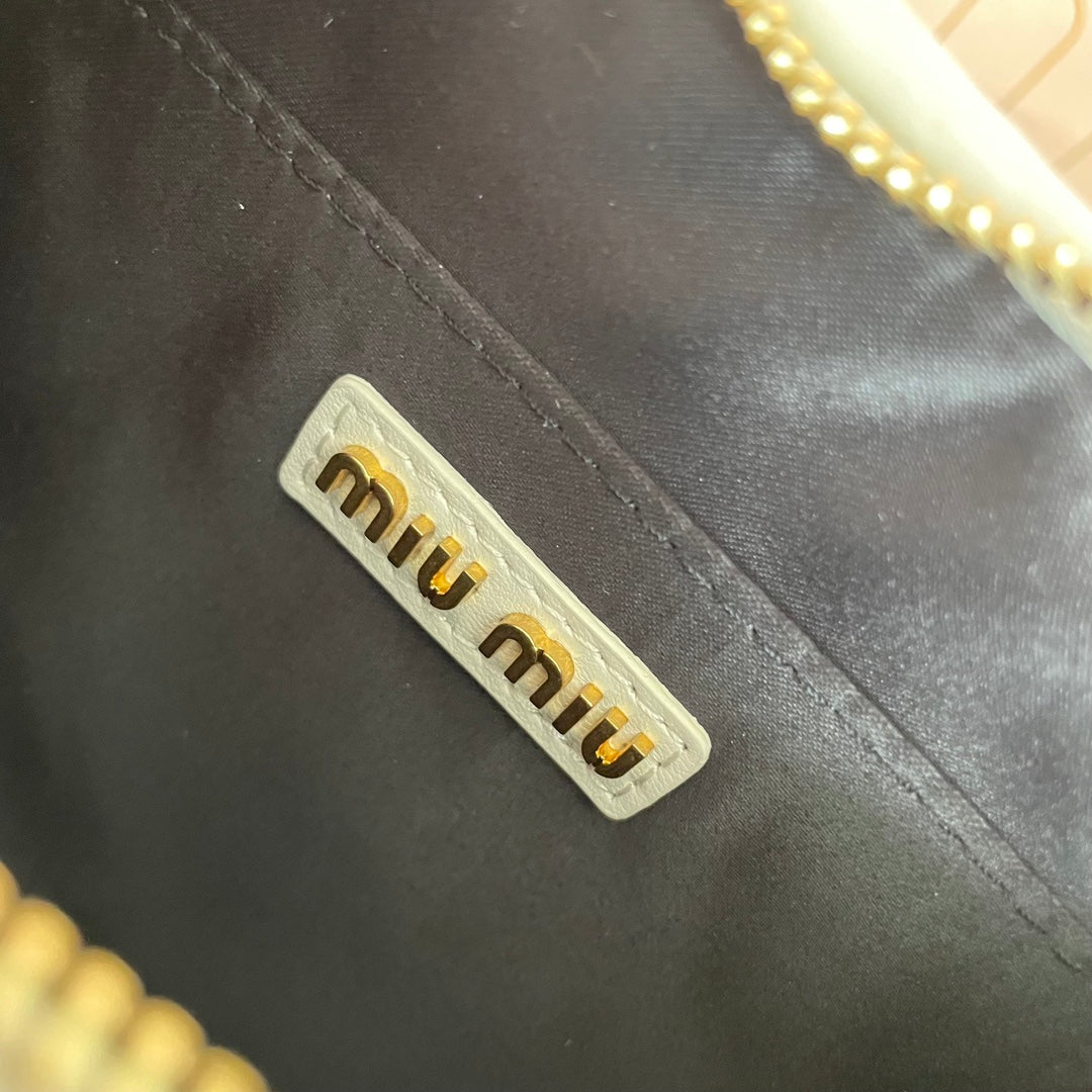 MIU MIU WANDER 29 BAG IN WHITE LAMBSKIN