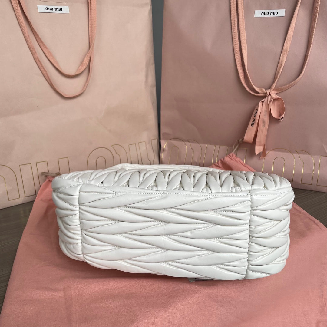 MIU MIU WANDER 29 BAG IN WHITE LAMBSKIN