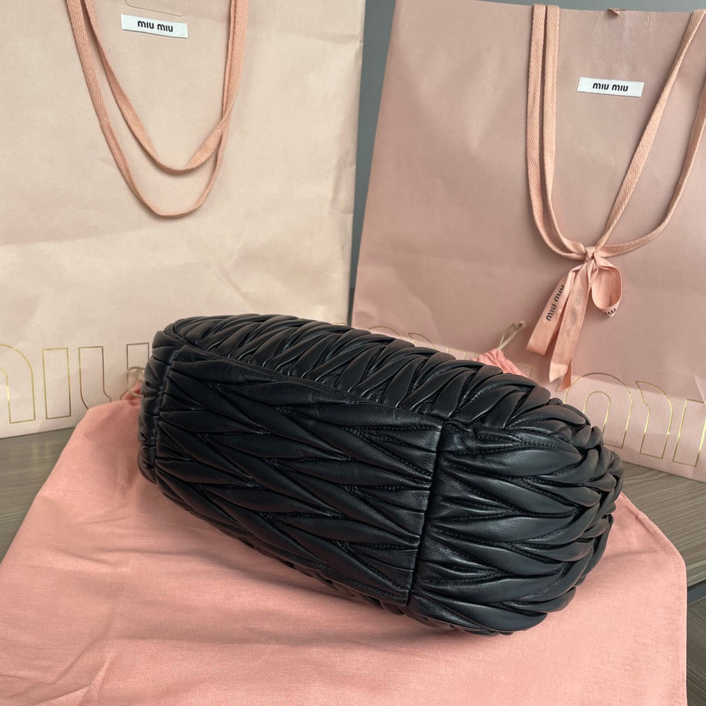 MIU MIU WANDER 29 BAG IN BLACK LAMBSKIN