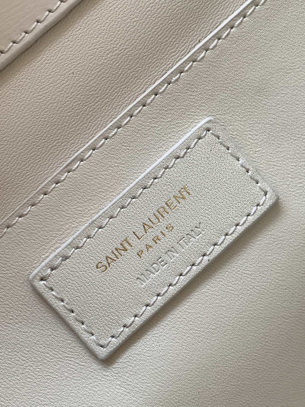 SAINT LAURENT MANHATTAN 29 TOP-HANDLE IN SMOOTH WHITE CALFSKIN