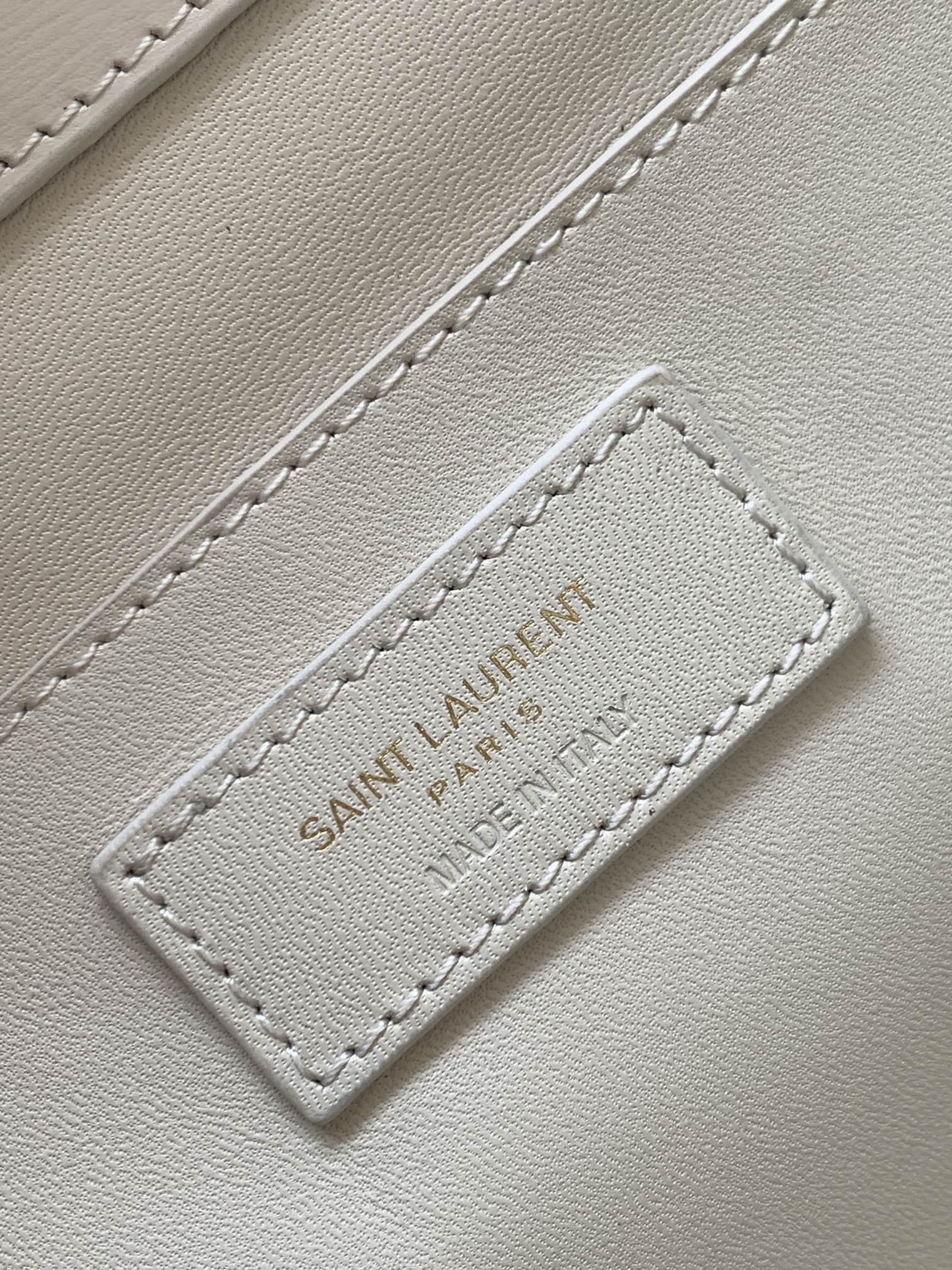 SAINT LAURENT MANHATTAN 29 TOP-HANDLE IN SMOOTH WHITE CALFSKIN