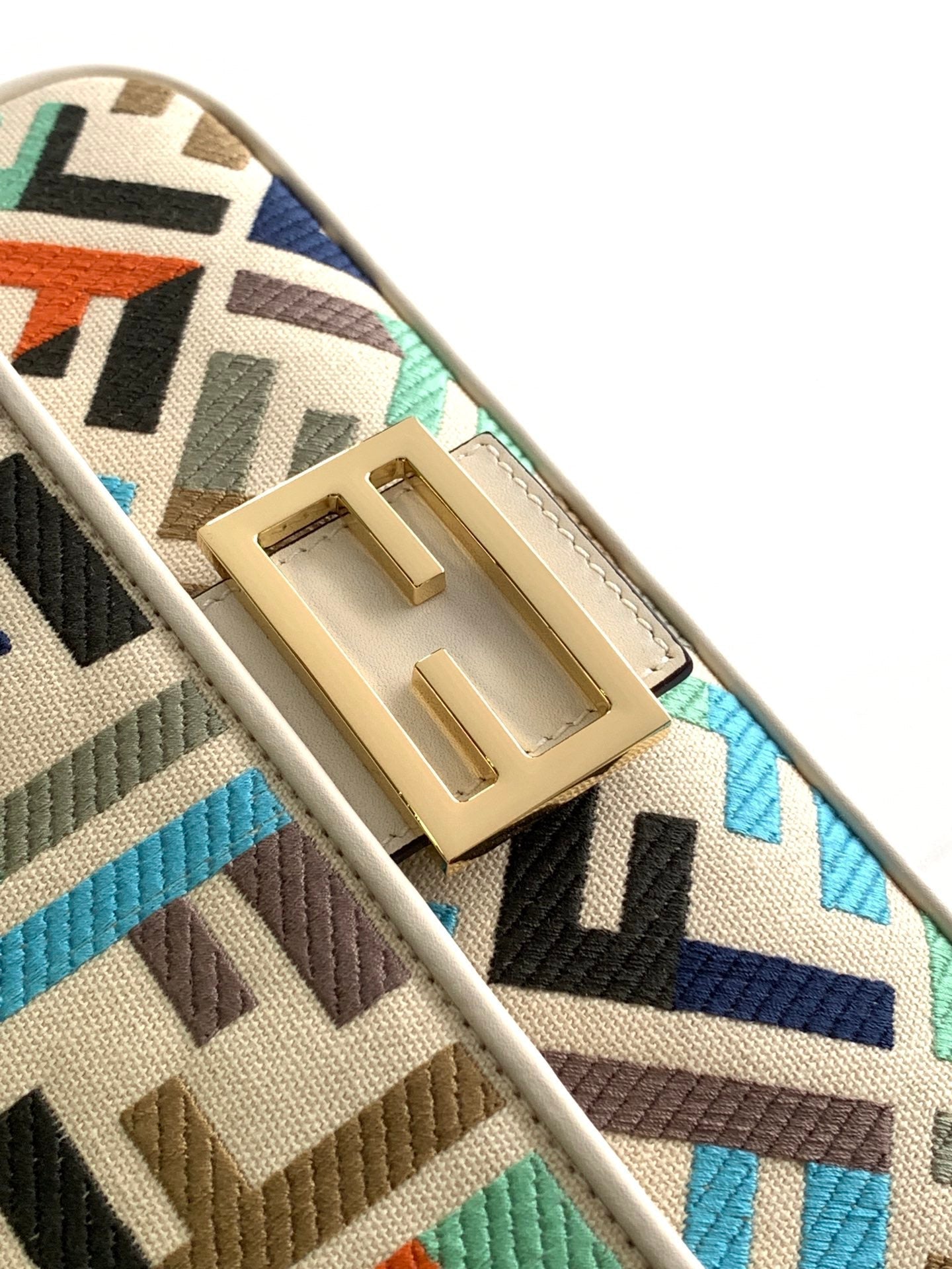 FENDI Fend Baguette White and Multicolour Canvas Bag 27 with FF Embroidery Ghw