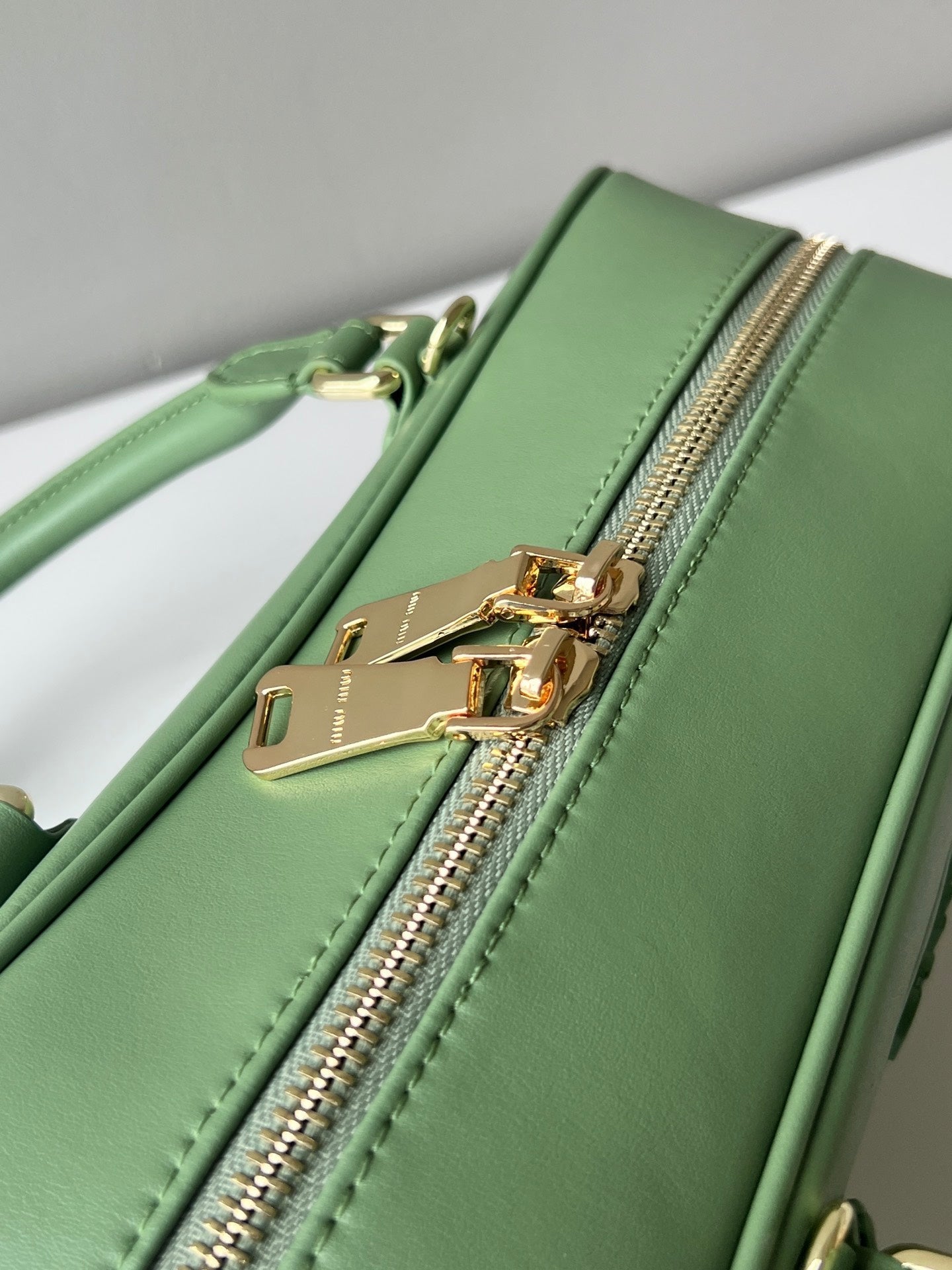 MIU MIU ARCADIE 27 BAG IN EMERALD GREEN CALFSKIN