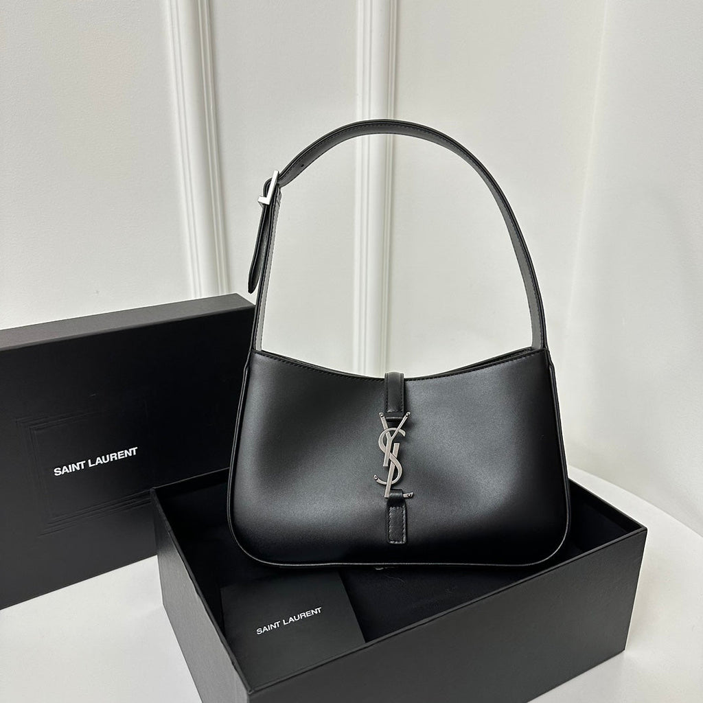 SAINT LAURENT LE 5 À 7 BAG 24 BLACK CALFSKIN WITH SILVER LOGO
