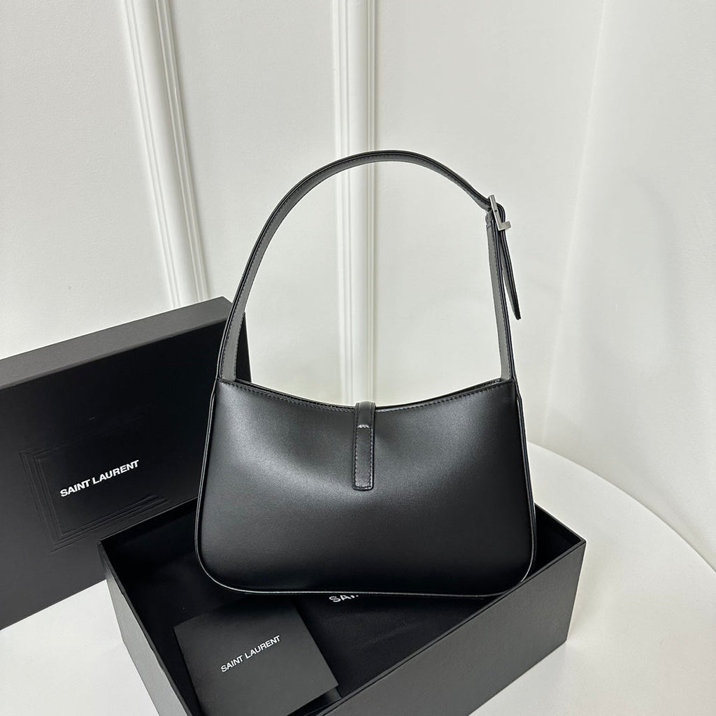SAINT LAURENT LE 5 À 7 BAG 24 BLACK CALFSKIN WITH SILVER LOGO