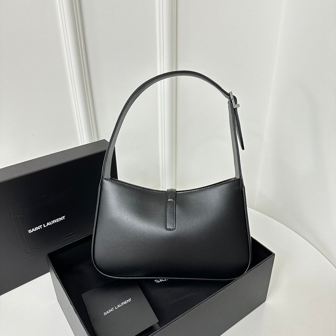 SAINT LAURENT LE 5 À 7 BAG 24 BLACK CALFSKIN WITH SILVER LOGO