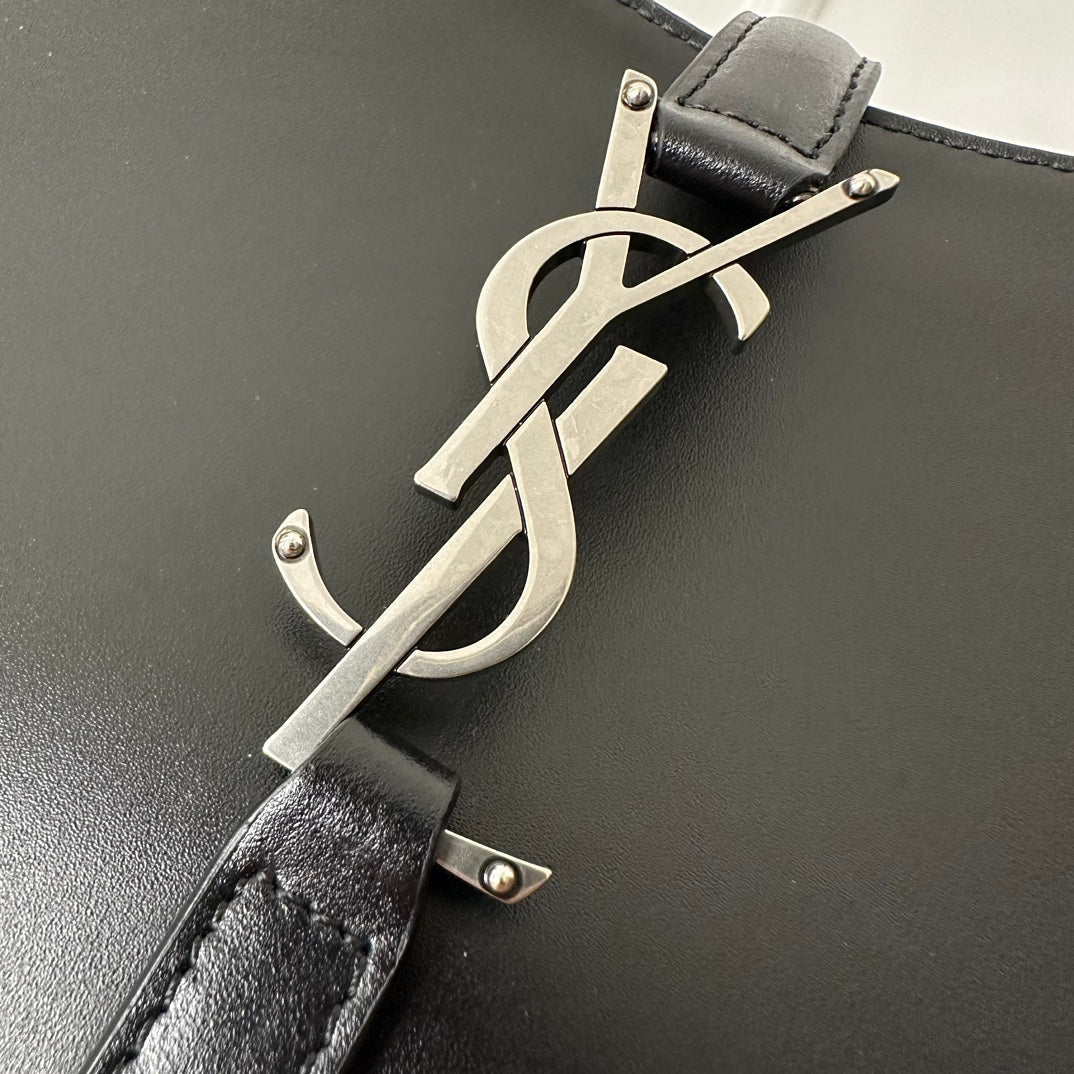 SAINT LAURENT LE 5 À 7 BAG 24 BLACK CALFSKIN WITH SILVER LOGO