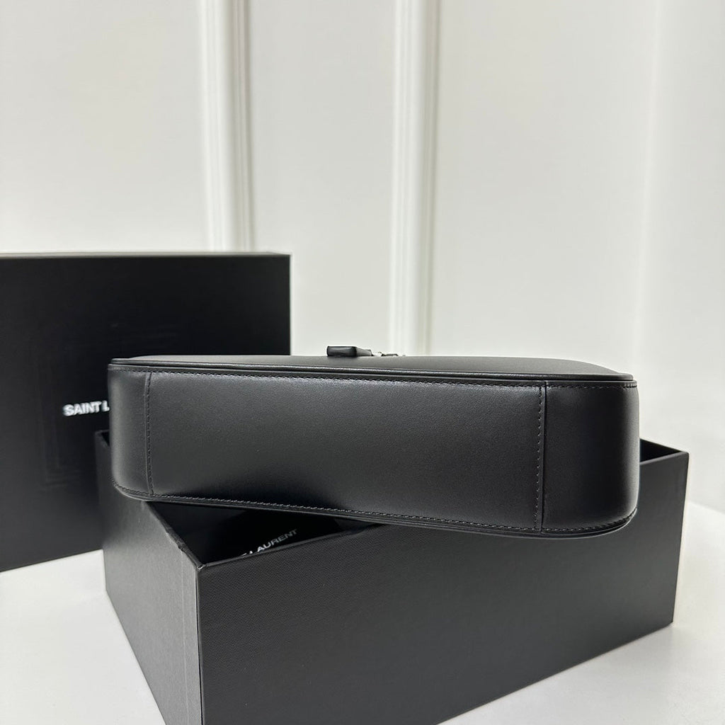 SAINT LAURENT LE 5 À 7 BAG 24 BLACK CALFSKIN WITH SILVER LOGO