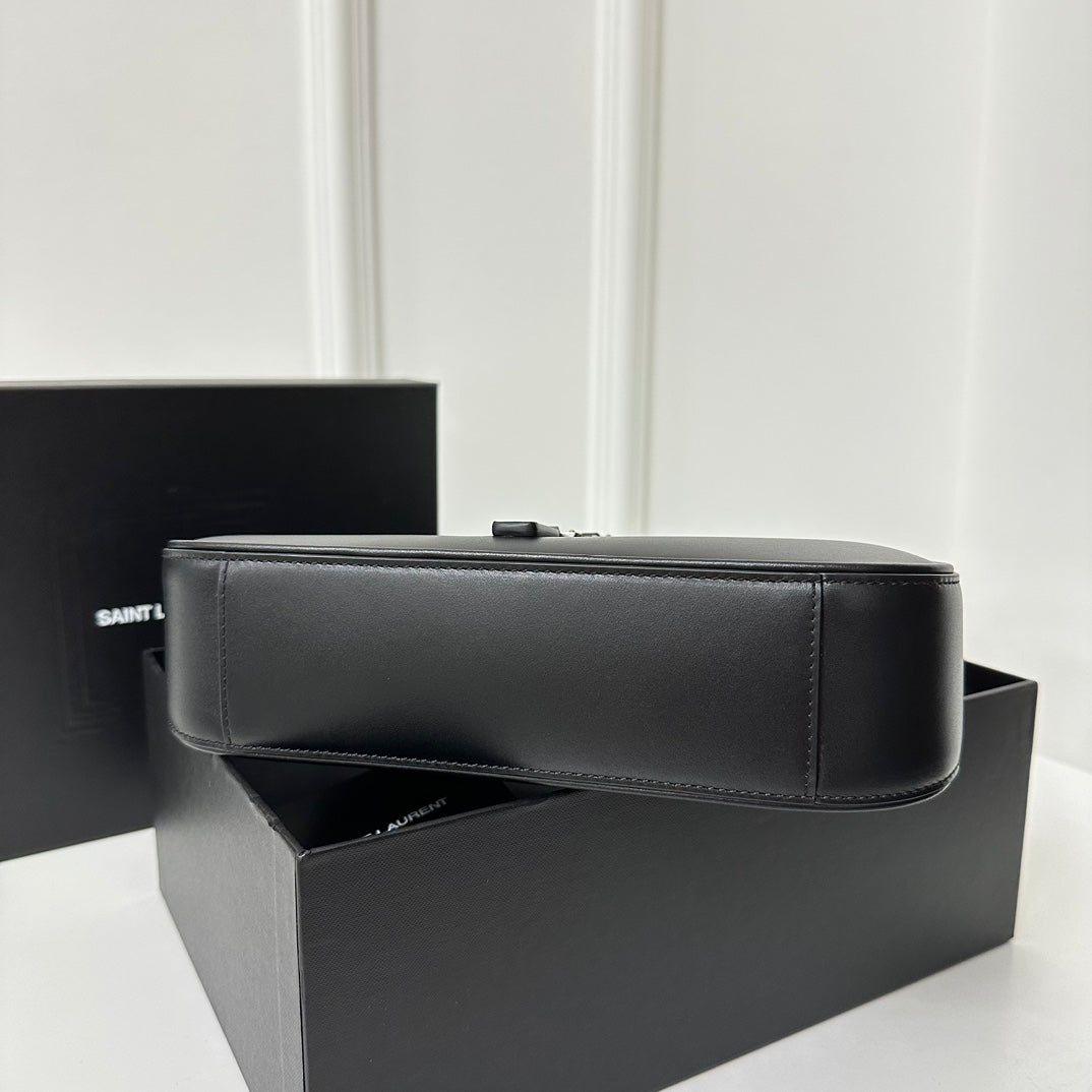 SAINT LAURENT LE 5 À 7 BAG 24 BLACK CALFSKIN WITH SILVER LOGO