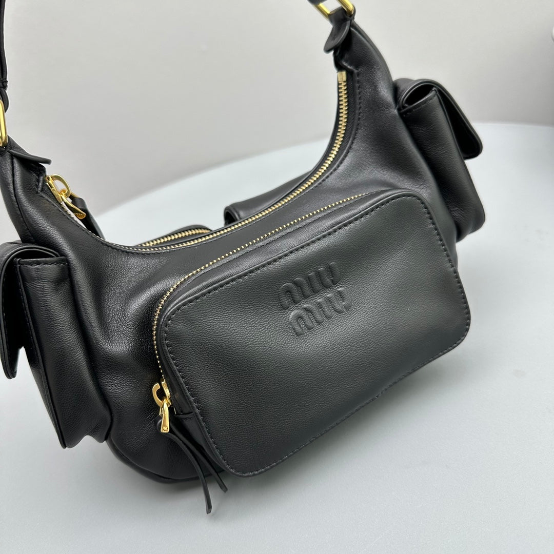 MIU MIU PUCKET BAG 21 IN BLACK CALFSKIN