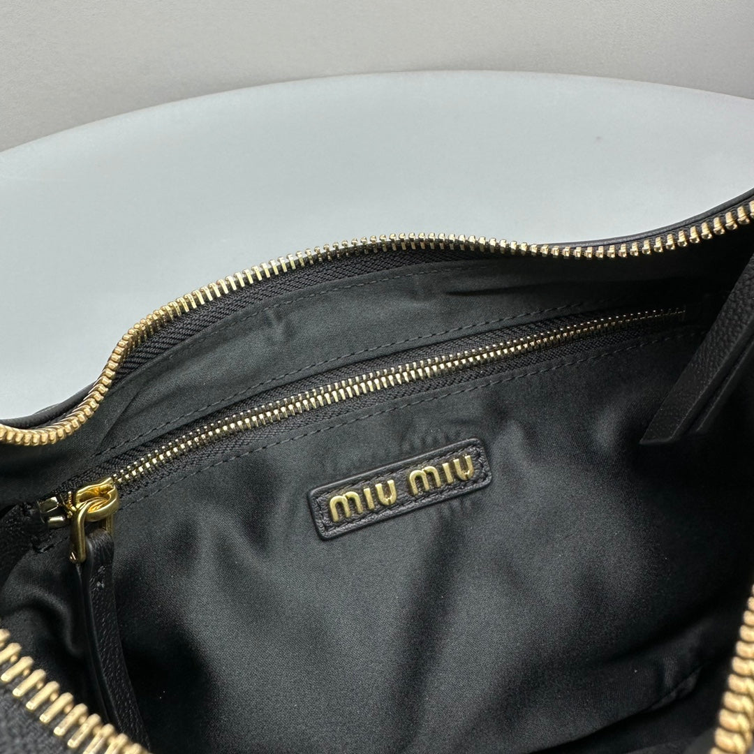 MIU MIU PUCKET BAG 21 IN BLACK CALFSKIN