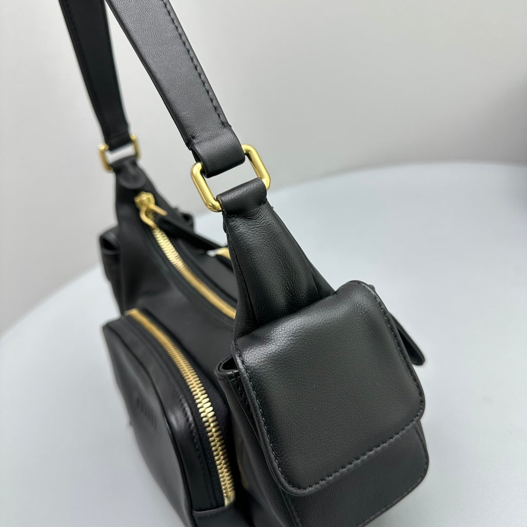 MIU MIU PUCKET BAG 21 IN BLACK CALFSKIN