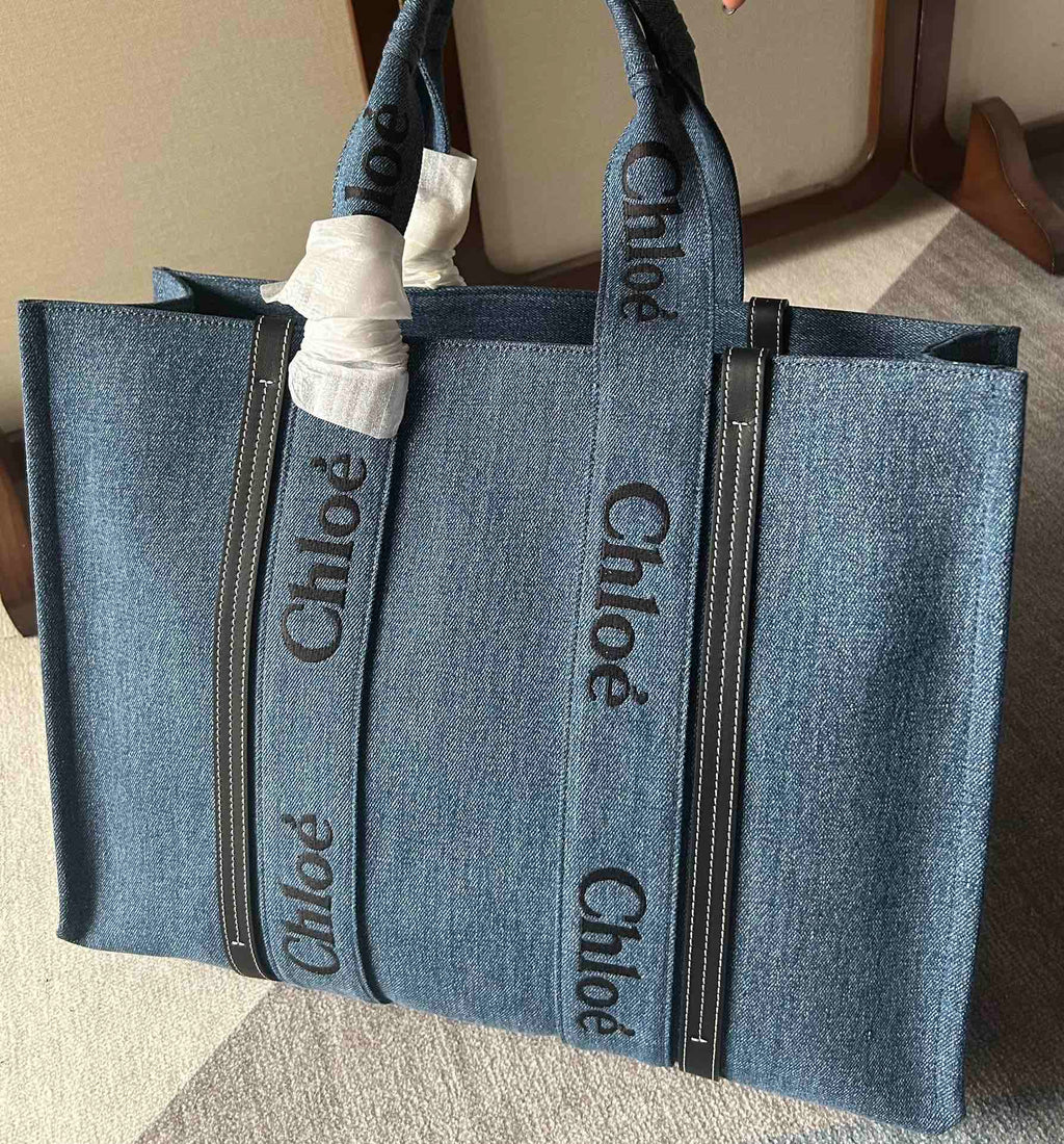 CHLOE LAGRE WOODY TOTE BAG 45 IN BLUE DENIM BLACK CALFSKIN
