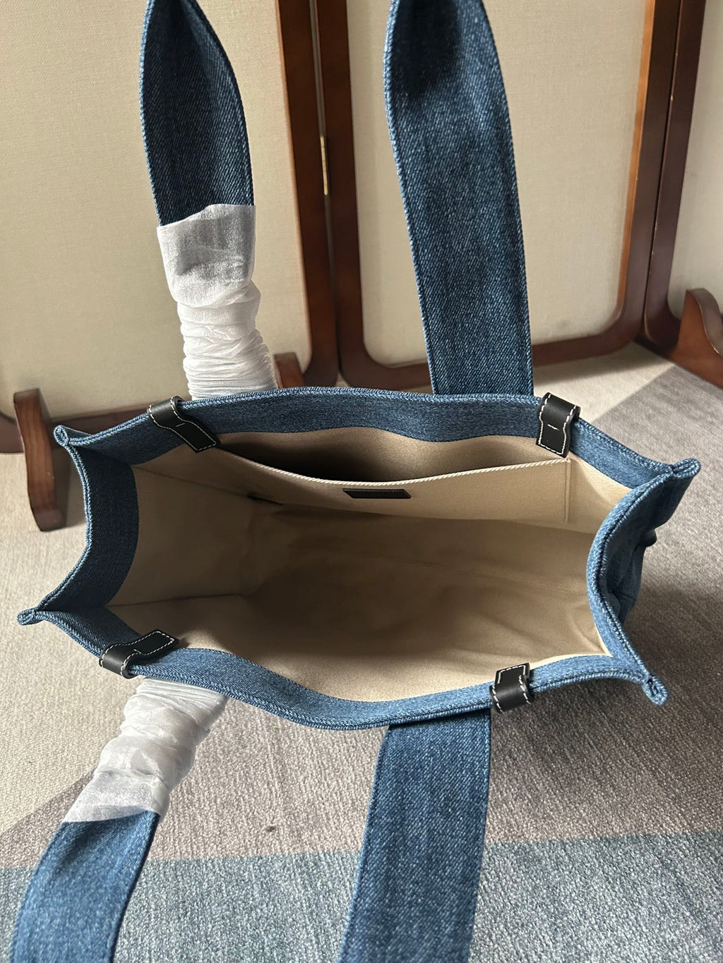 CHLOE MEDIUM WOODY TOTE BAG 37 IN BLUE DENIM BLACK CALFSKIN