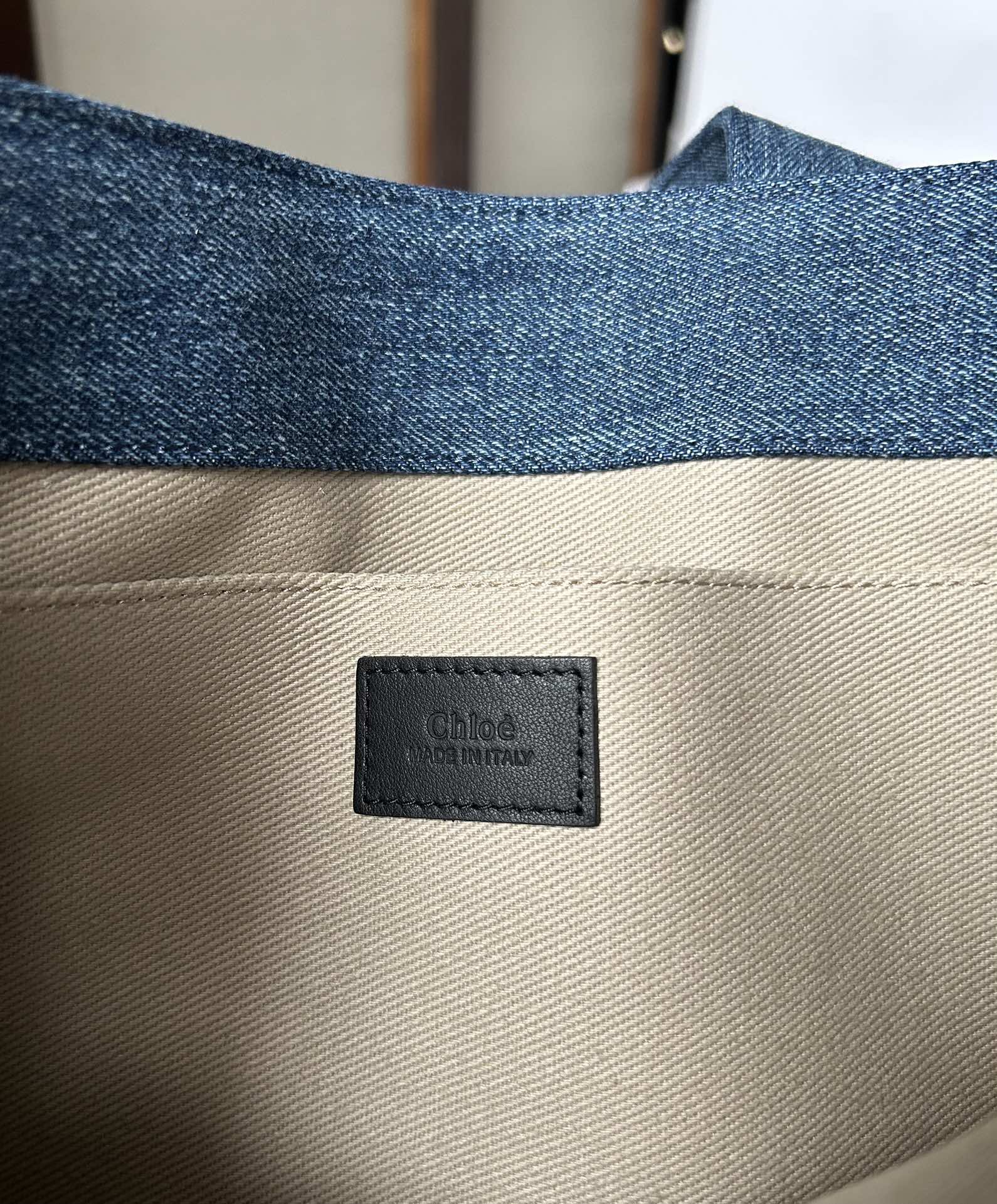 CHLOE MEDIUM WOODY TOTE BAG 37 IN BLUE DENIM BLACK CALFSKIN