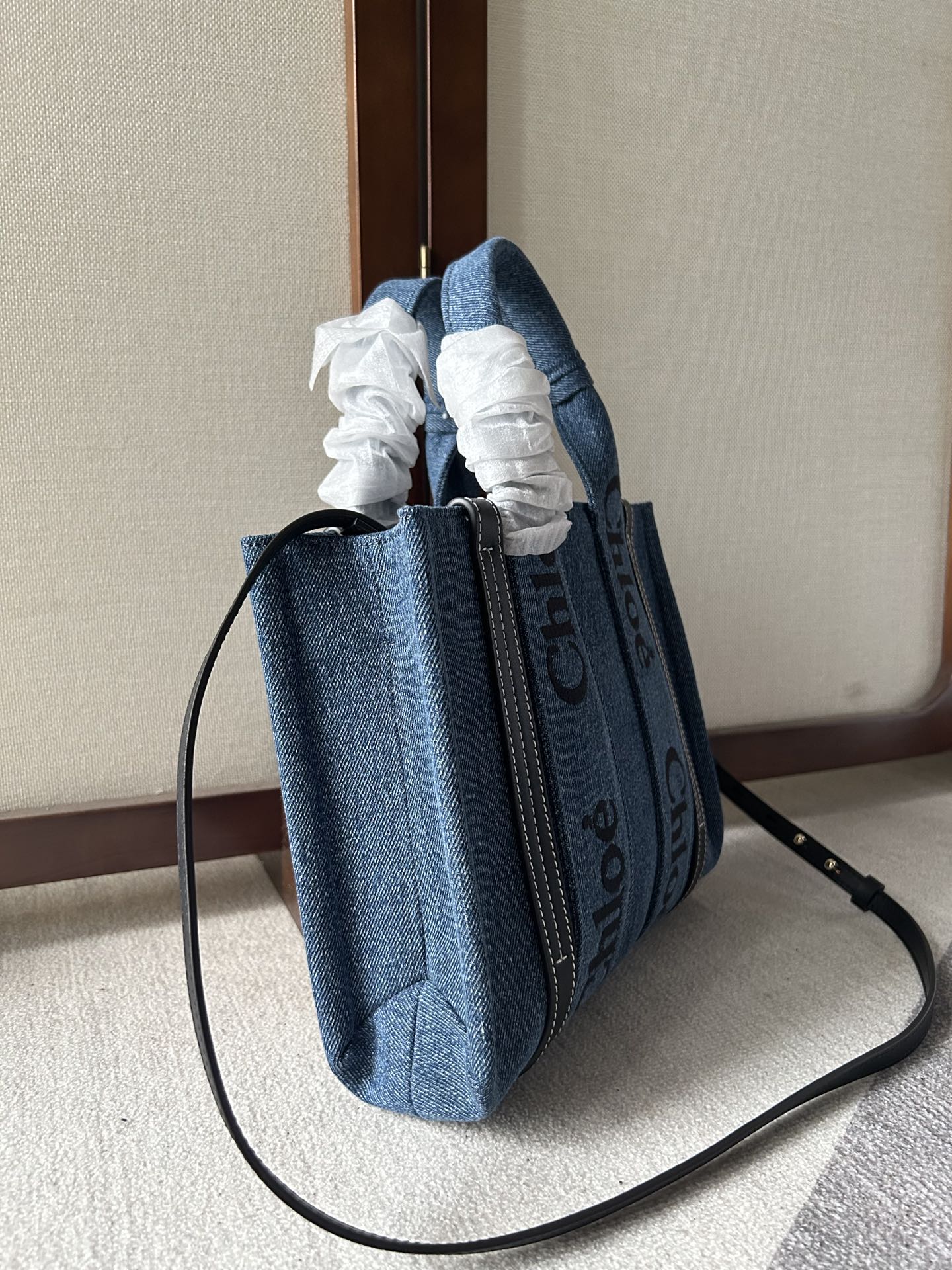 CHLOE SMALL WOODY TOTE BAG 26.5 IN BLUE DENIM BLACK CALFSKIN