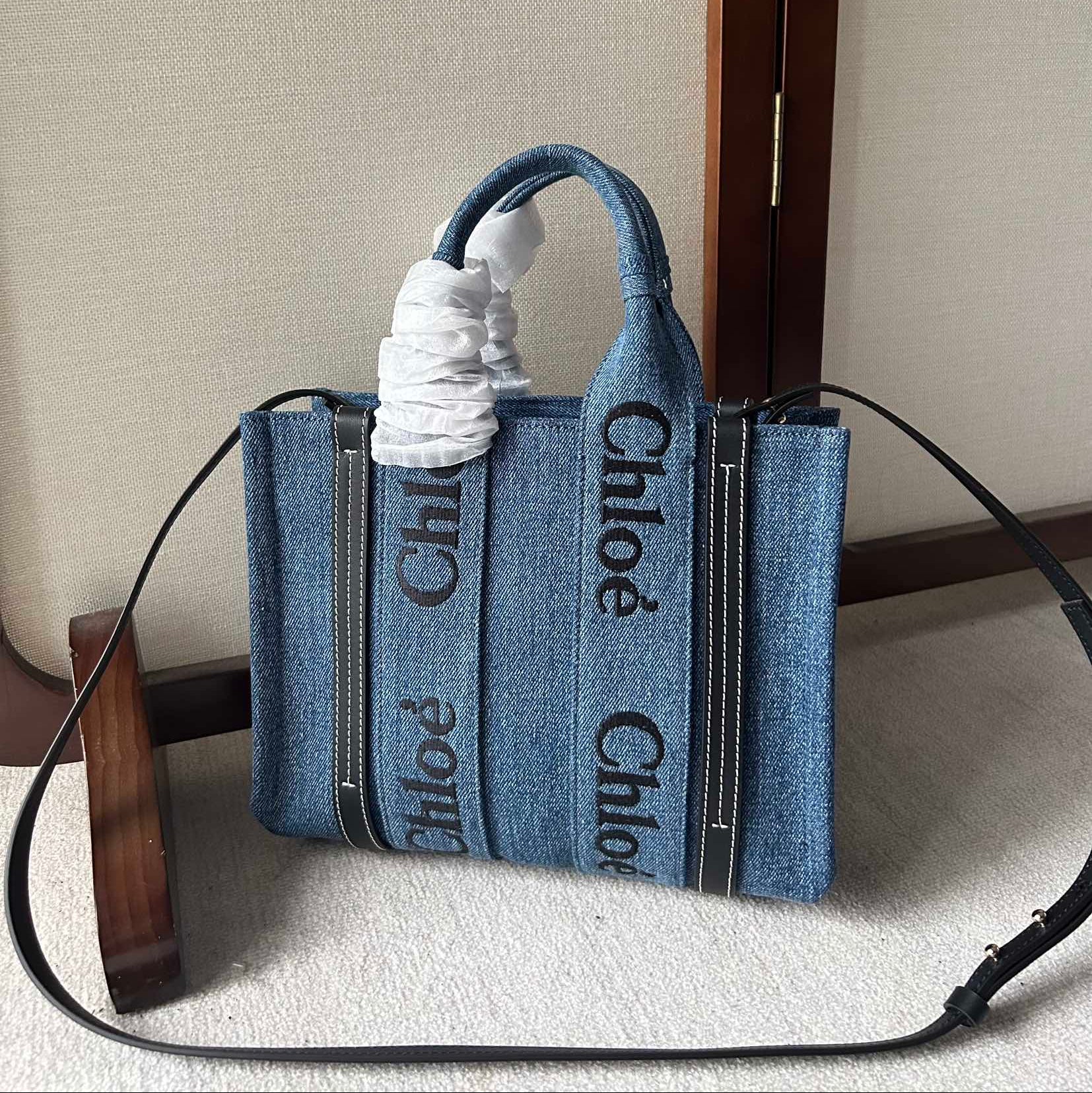 CHLOE SMALL WOODY TOTE BAG 26.5 IN BLUE DENIM BLACK CALFSKIN