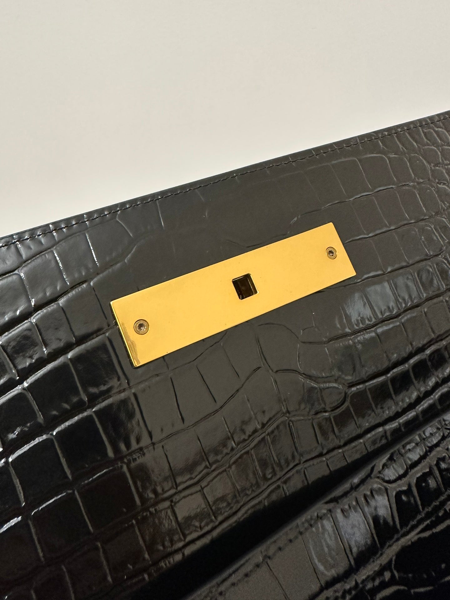 SAINT LAURENT MANHATTAN 29 TOP-HANDLE IN CROCODILE BLACK CALFSKIN