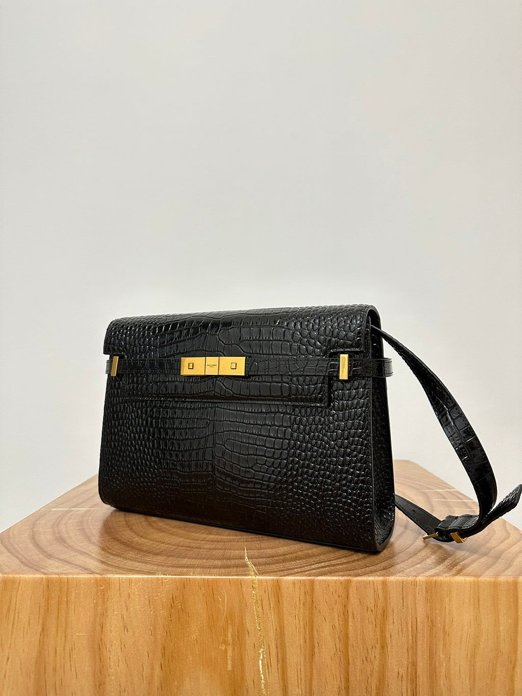 SAINT LAURENT MANHATTAN 29 TOP-HANDLE IN CROCODILE BLACK CALFSKIN