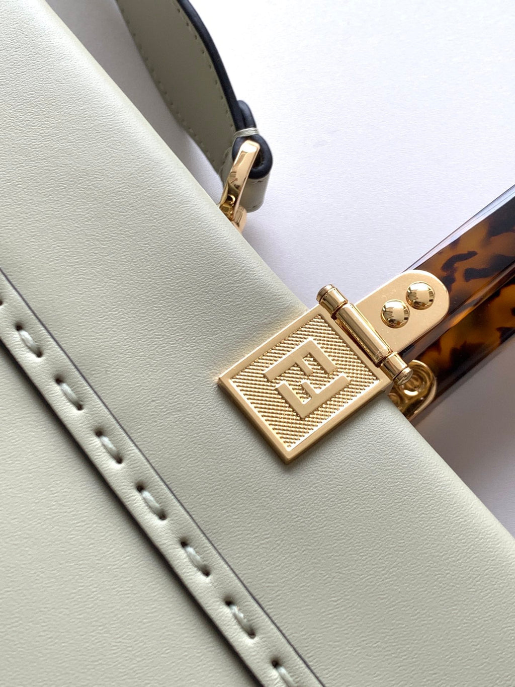 FENDI Fend Sunshine Medium Bag 35 Light Grey Leather