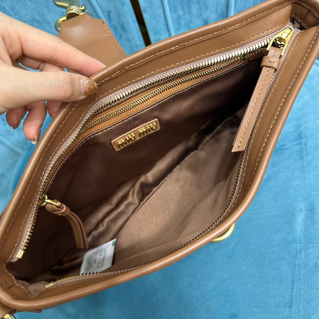 MIU MIU SHOULDER BAG 33 IN BROWN CALFSKIN GOLD HARDWARE