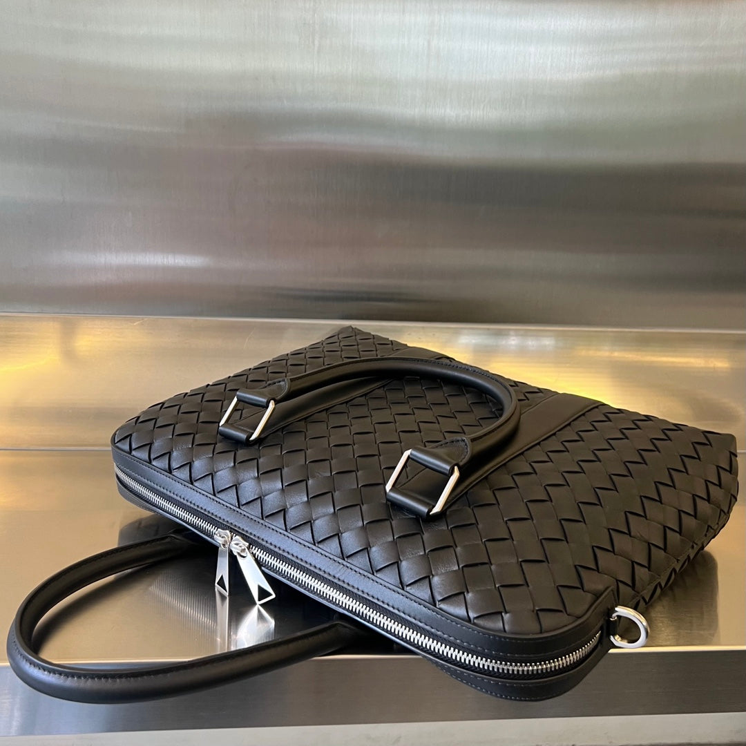 BOTTEGA VENETA SLIM INTRECCIATO BRIEFCASE 36 BLACK CALFSKIN