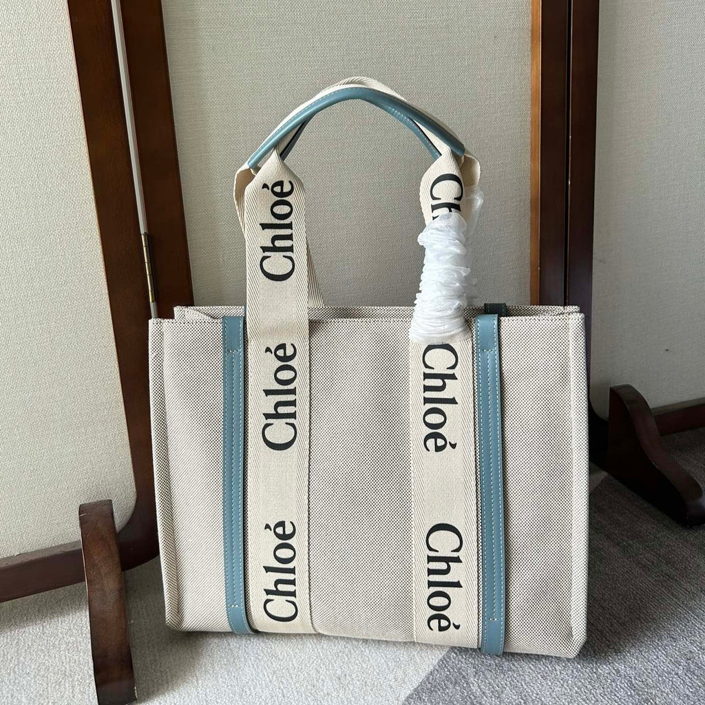 CHLOE LAGRE WOODY TOTE BAG 45 IN BEIGE LINEN CANVAS BLACK WEBBING LOGO EMBROIDER BLUE CALFSKIN