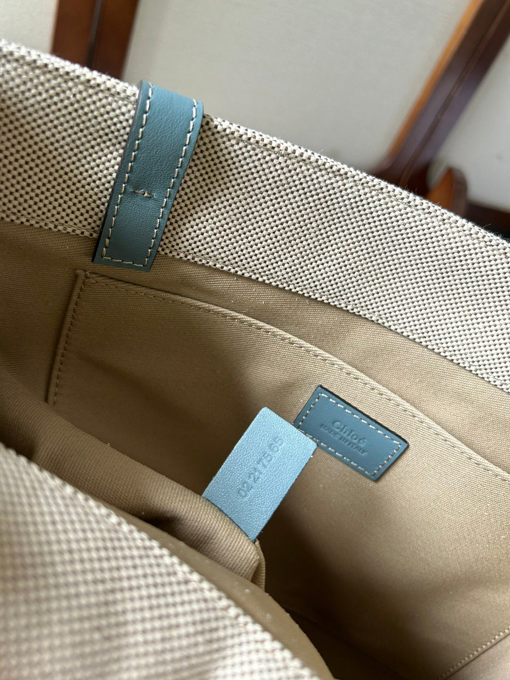 CHLOE LAGRE WOODY TOTE BAG 45 IN BEIGE LINEN CANVAS BLACK WEBBING LOGO EMBROIDER BLUE CALFSKIN