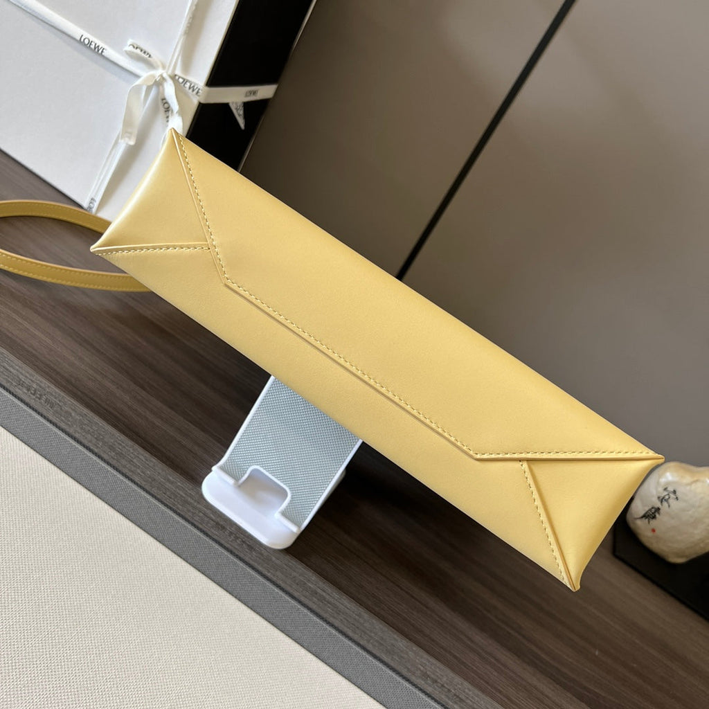 LOEWE STANDARD A4 TOTE BAG IN LIGHT YELLOW CALFSKIN