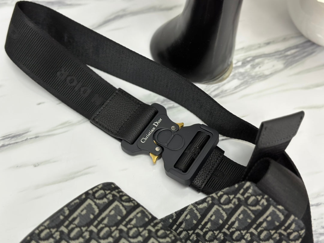 DIOR SADDLE 28 BAG IN BLACK OBLIQUE JACQUARD
