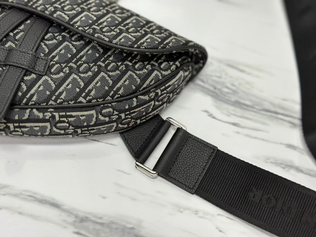 DIOR SADDLE 28 BAG IN BLACK OBLIQUE JACQUARD
