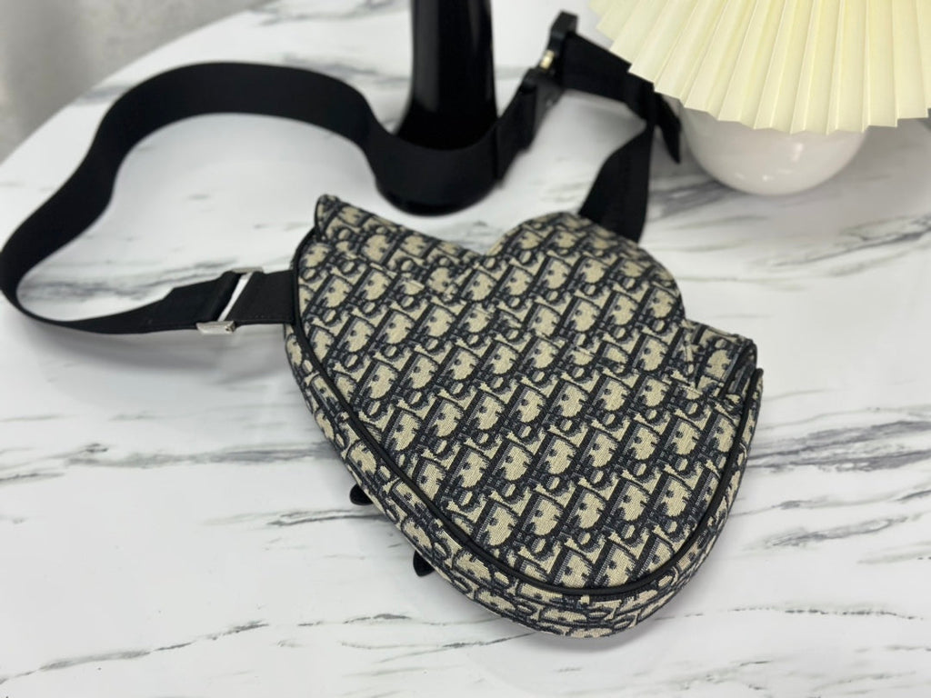 DIOR SADDLE 28 BAG IN BEIGE AND BLACK OBLIQUE JACQUARD