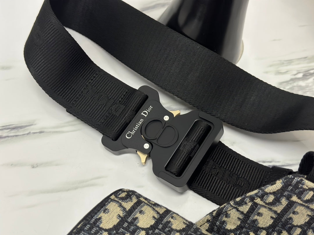 DIOR SADDLE 28 BAG IN BEIGE AND BLACK OBLIQUE JACQUARD
