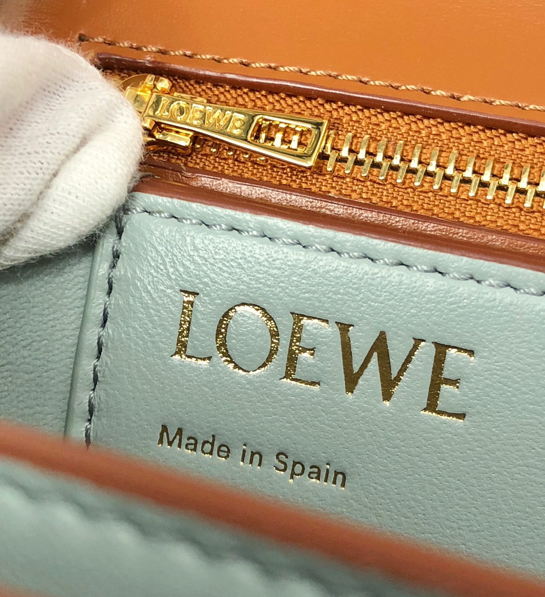 LOEWE LOE GOYA BAG 23 IN WARM DESERT SILK CALFSKIN