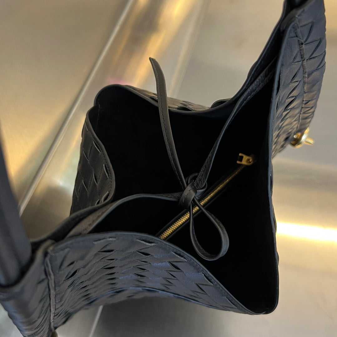 BOTTEGA VENETA MEDIUM SOLSTICE 44 BLACK LAMBSKIN