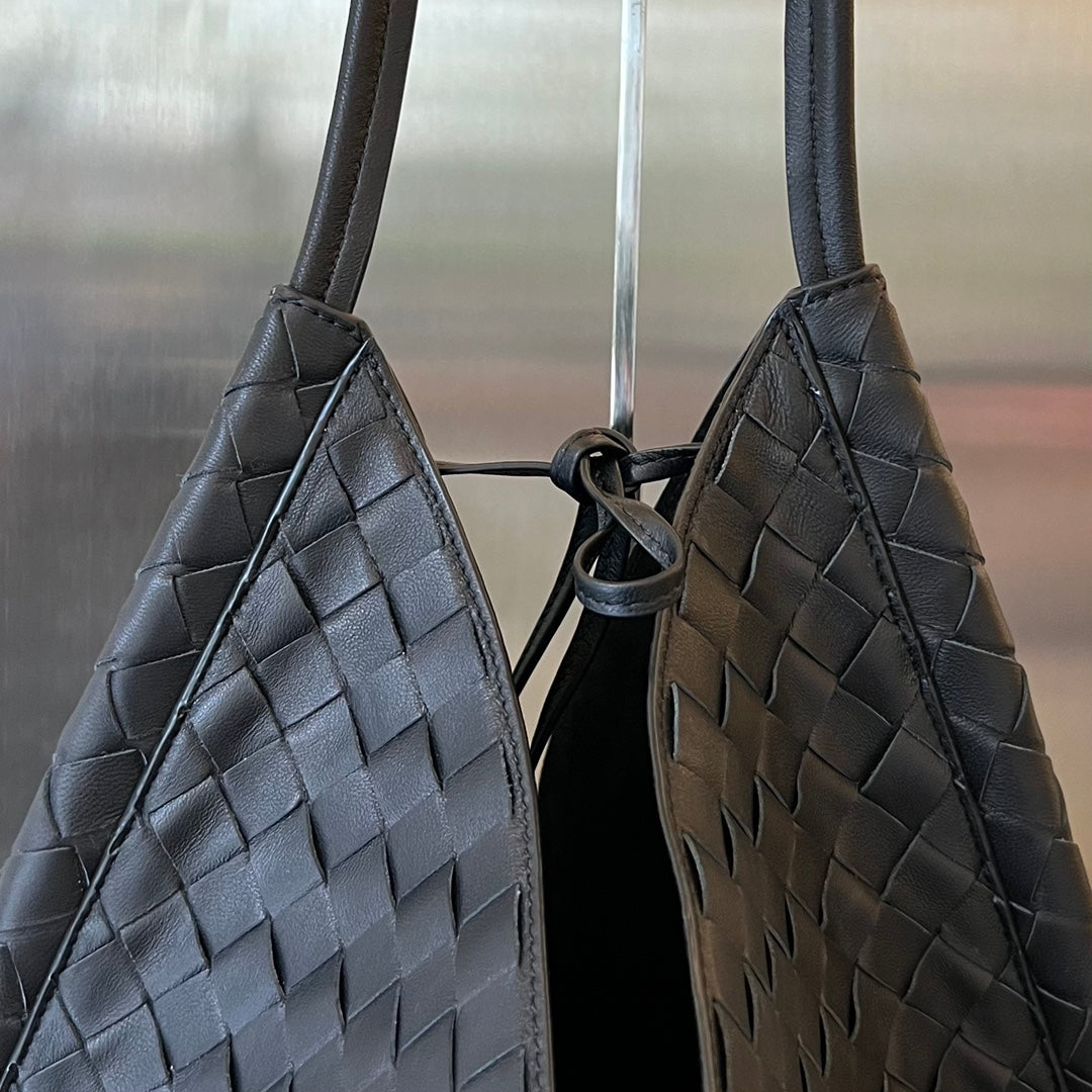 BOTTEGA VENETA MEDIUM SOLSTICE 44 BLACK LAMBSKIN