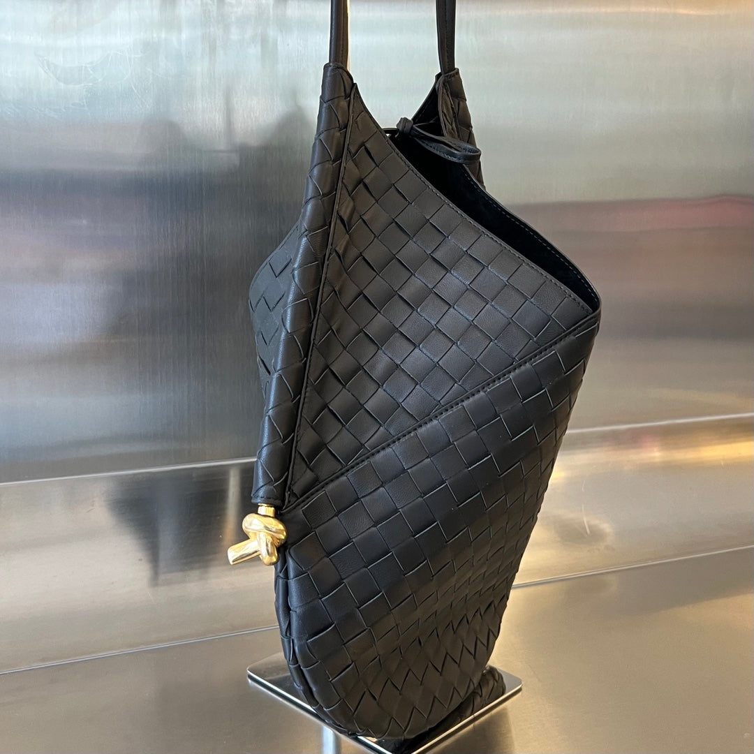 BOTTEGA VENETA MEDIUM SOLSTICE 44 BLACK LAMBSKIN
