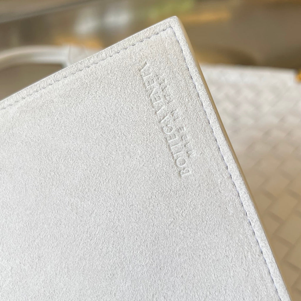BOTTEGA VENETA MEDIUM SOLSTICE 44 WHITE LAMBSKIN