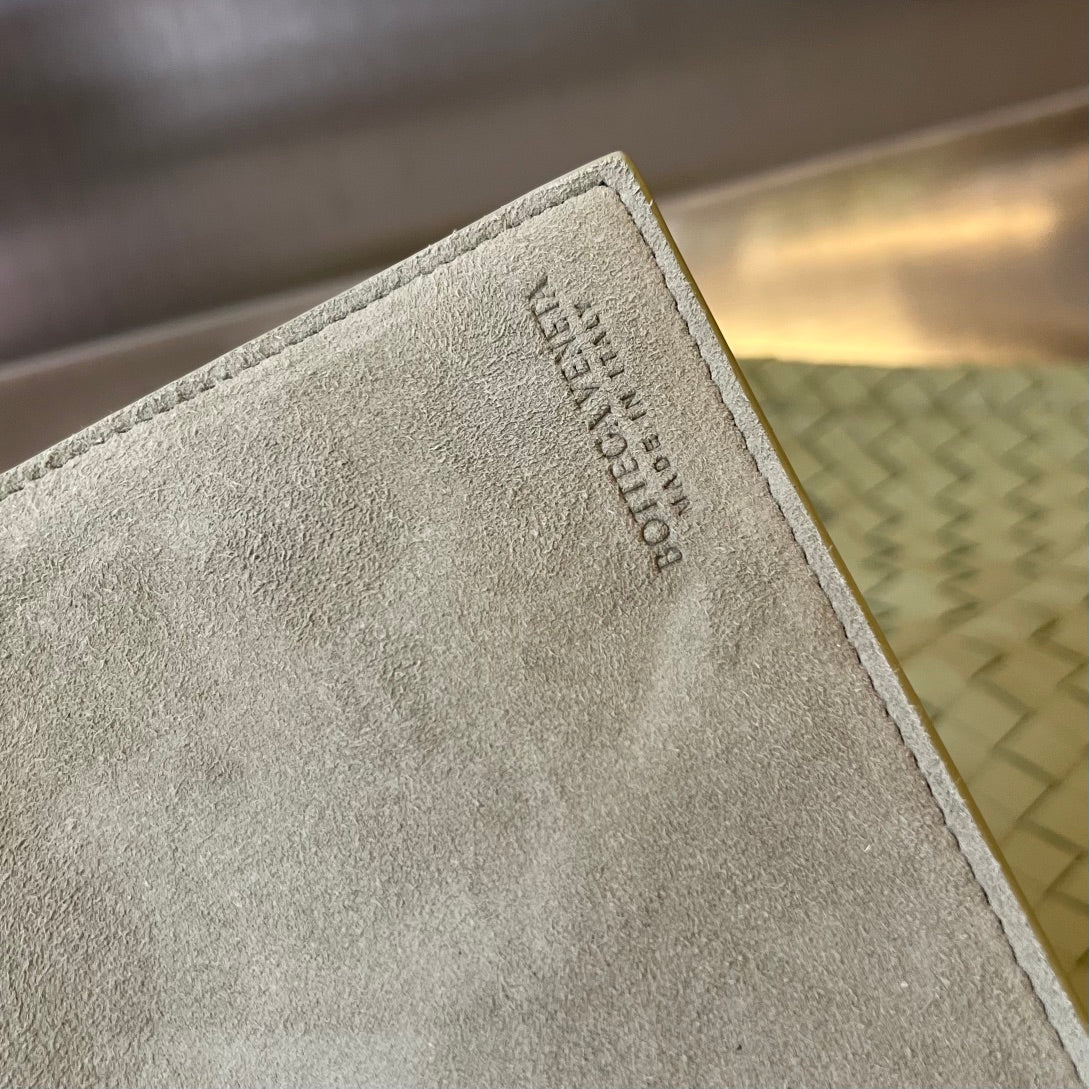 BOTTEGA VENETA MEDIUM SOLSTICE 44 SARDINE GREY LAMBSKIN